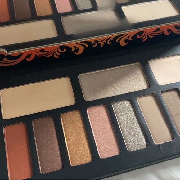 Kat Von D - Monarch Eyeshadow Pallette - Picture 2 of 3